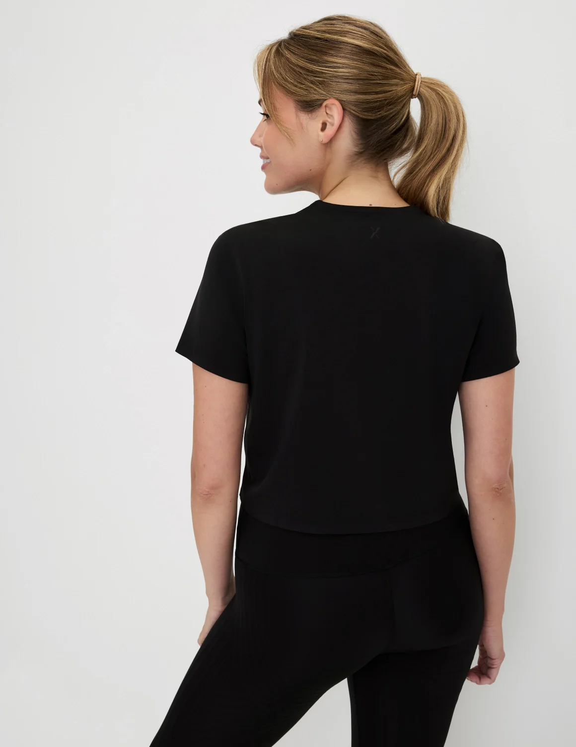 Studio Sleek Cropped T-Shirt - Image 3